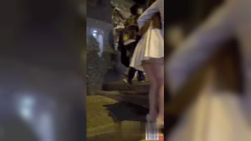 [香港] 偷拍兄弟喝醉的女友~怎么内裤不见了!