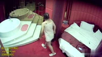 [酒店偷拍] 人妻痒痒~电话一通随call随到~边爽编自拍~殊不知已经都被偷拍下来了!!