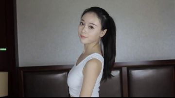 高颜值人气网红大胆全裸私房拍摄雪白无瑕的身体貌似还是白虎国语对白1