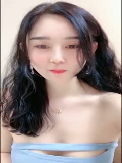 美乳高颜值小姐姐直播自慰，挺害羞的样子！