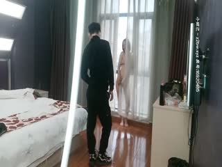 直击国模拍摄现场，【写真拍摄】美女模特极品身材，阳关下美艳动人，摄影师情难自制激情啪啪后入