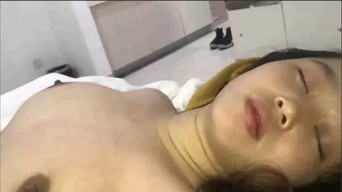 迷操清纯稚嫩00年巨乳小骚妹