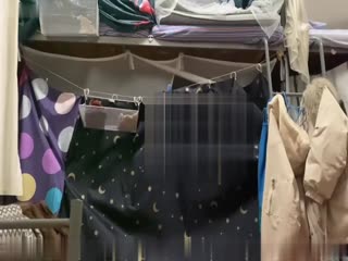 【独家】胆大男朋友在医学院女生宿舍下铺强推护士女友到床上啪啪她一直想拉上帘子还是被干了!