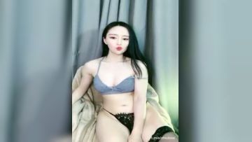 香槟_成熟御姐型韵味美女主播揉搓奶子翘起美臀磨蹭诱惑
